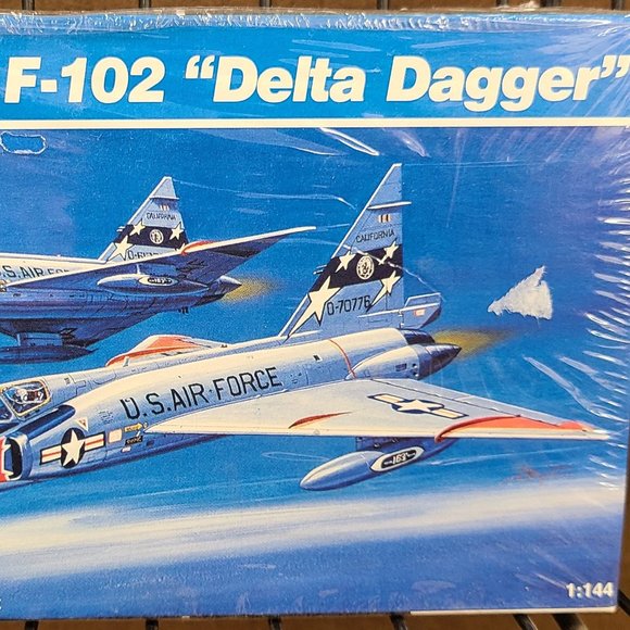 Revell F-102 Delta Dagger Model Jet Kit - Picture 2 of 2